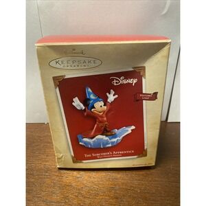 2004‎ Hallmark Keepsake Ornament featuring